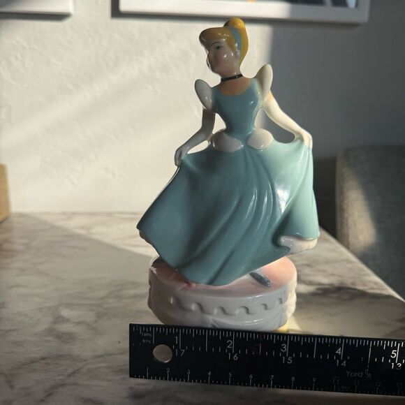 Disney Cinderella Vintage Music Player Machine - Picture 3 of 8